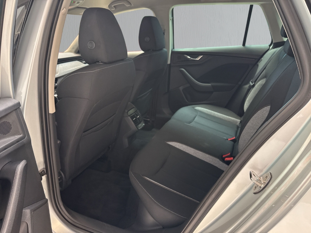 Fahrzeugabbildung SKODA Kamiq 1.5 TSI DSG Tour AHK MatrLED Nav ACC SHZ