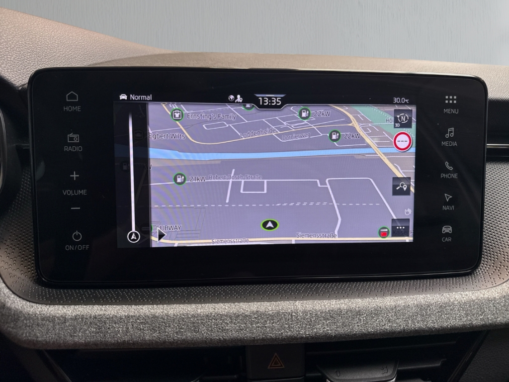 Fahrzeugabbildung SKODA Kamiq 1.5 TSI DSG Tour AHK MatrLED Nav ACC SHZ