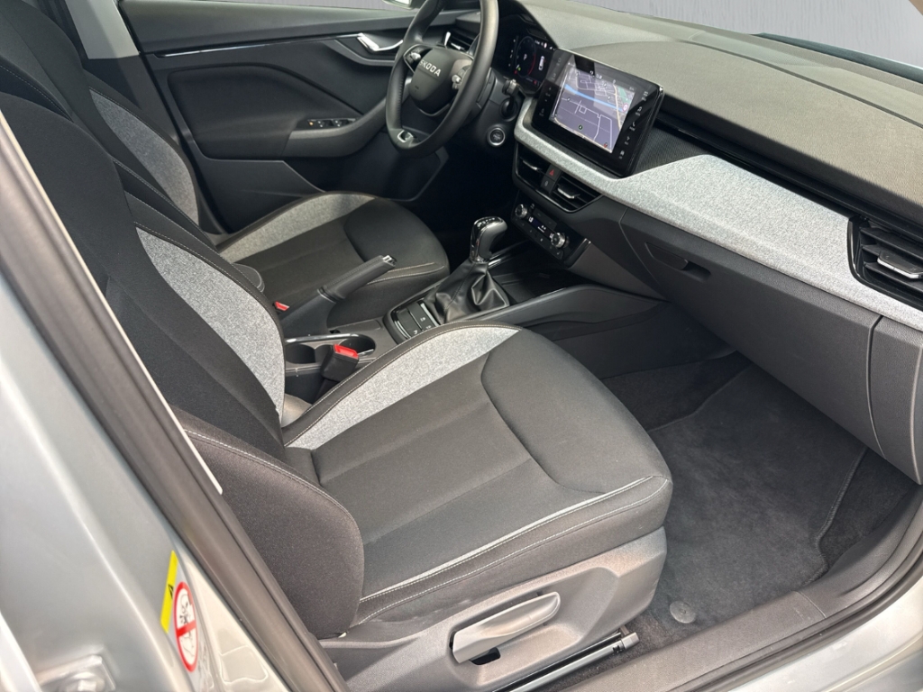 Fahrzeugabbildung SKODA Kamiq 1.5 TSI DSG Tour AHK MatrLED Nav ACC SHZ