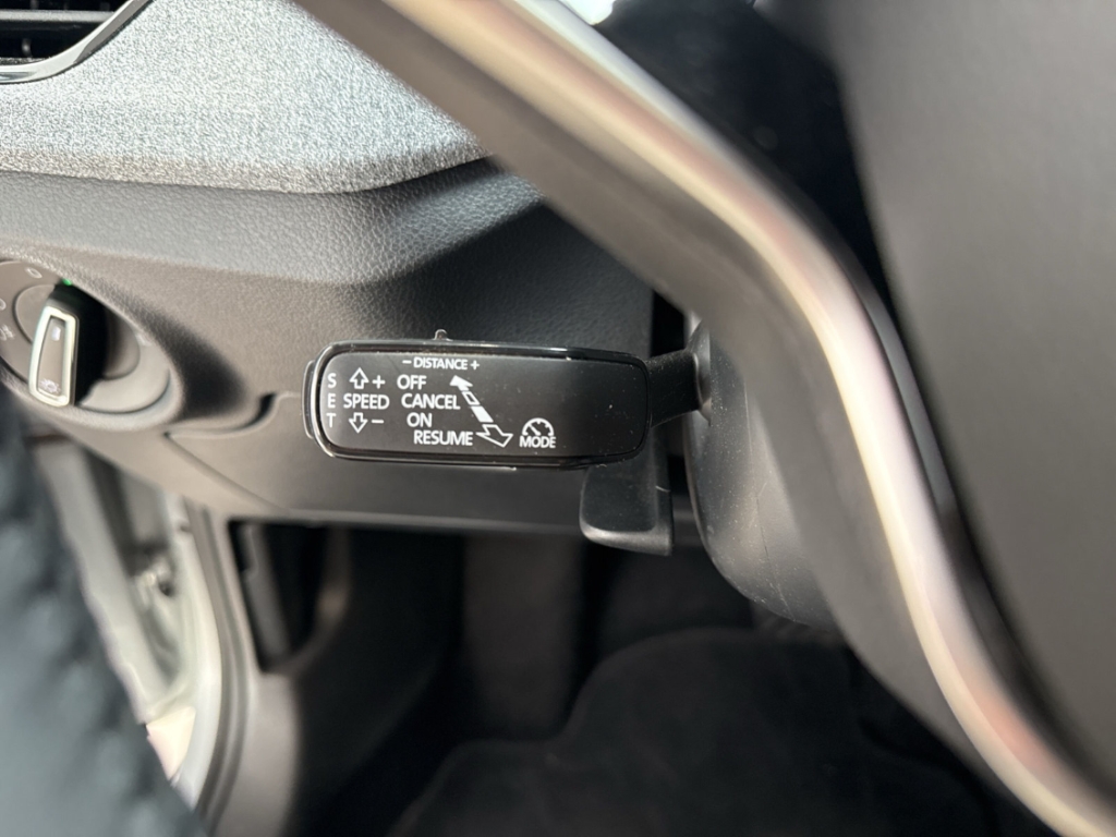 Fahrzeugabbildung SKODA Kamiq 1.5 TSI DSG Tour AHK MatrLED Nav ACC SHZ
