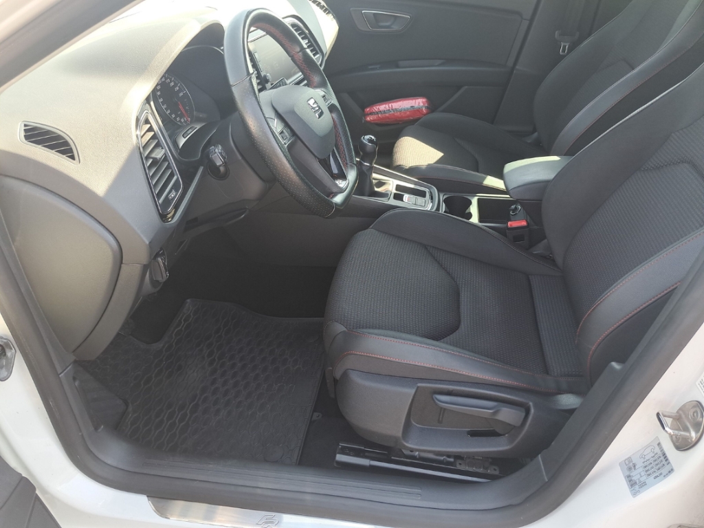 Fahrzeugabbildung SEAT Leon ST 1.4 TSI FR LED Nav Temp SHZ PDC FullLink