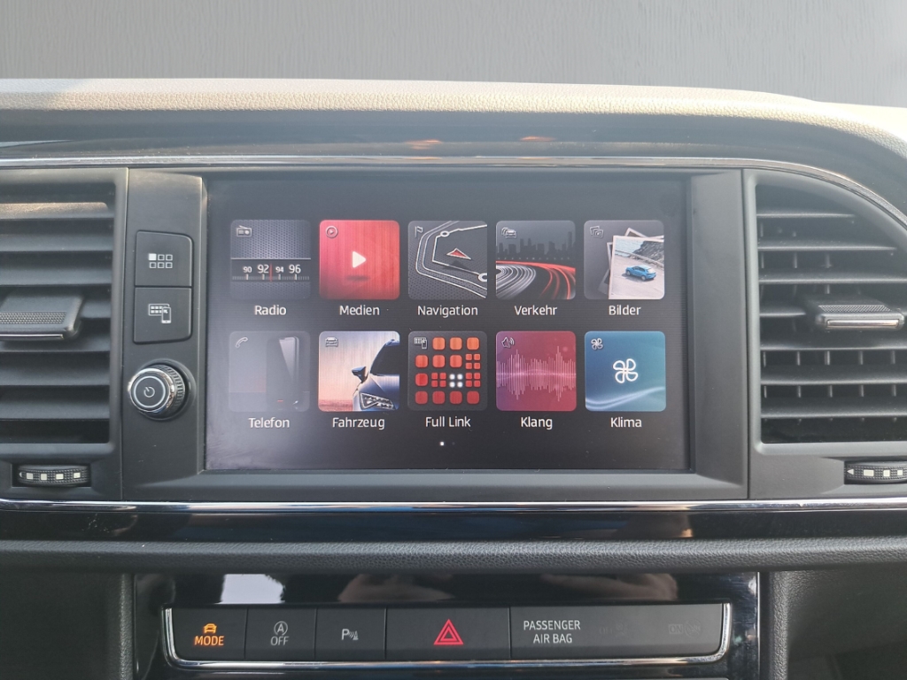 Fahrzeugabbildung SEAT Leon ST 1.4 TSI FR LED Nav Temp SHZ PDC FullLink