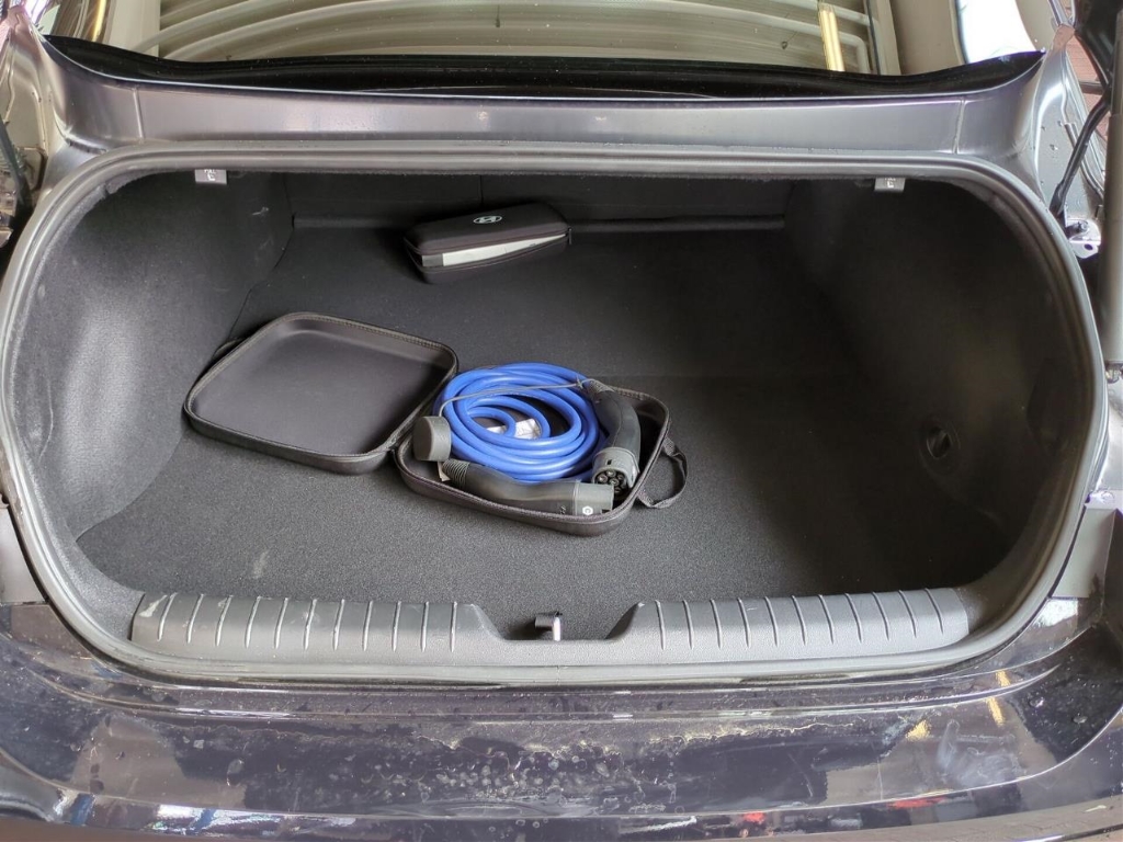 Fahrzeugabbildung Hyundai IONIQ 6 77,4kWh 4WD UNIQ 20LM HUD Navi Digitales Cockpit Memory Sitze Soundsystem