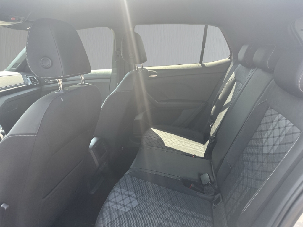 Fahrzeugabbildung Volkswagen T-Cross 1.5TSI DSG R-Line AHK IQ.Light Navi ACC