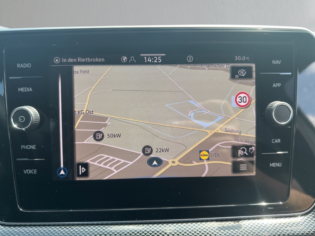 Fahrzeugabbildung Volkswagen T-Cross 1.5TSI DSG R-Line AHK IQ.Light Navi ACC