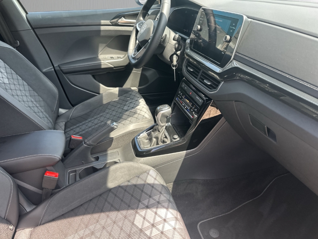 Fahrzeugabbildung Volkswagen T-Cross 1.5TSI DSG R-Line AHK IQ.Light Navi ACC