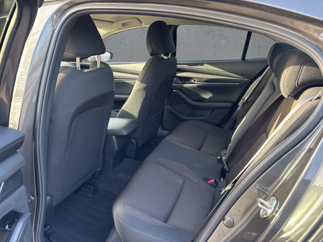 Fahrzeugabbildung Mazda 3 Selection LED SHZ RFK BOSE LMR Keyless Go RFK