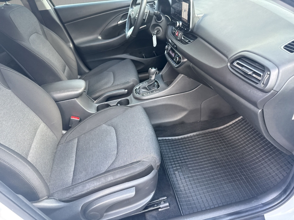 Fahrzeugabbildung Hyundai i30 1.5 T-GDI DCT Trend LED Navi R-Kam SHZ LHZ GRA CarPlay