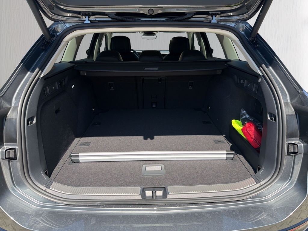 Fahrzeugabbildung Volkswagen Passat Variant 2.0 TDI DSG Elegance AHK Business IQ.DRIVE