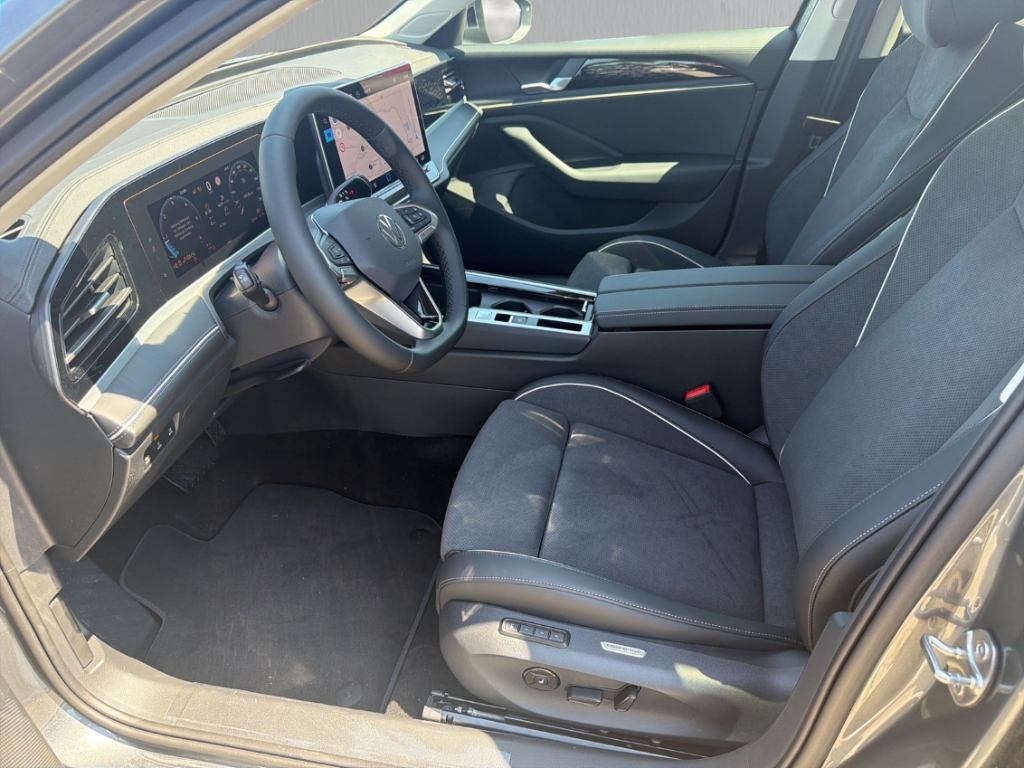 Fahrzeugabbildung Volkswagen Passat Variant 2.0 TDI DSG Elegance AHK Business IQ.DRIVE