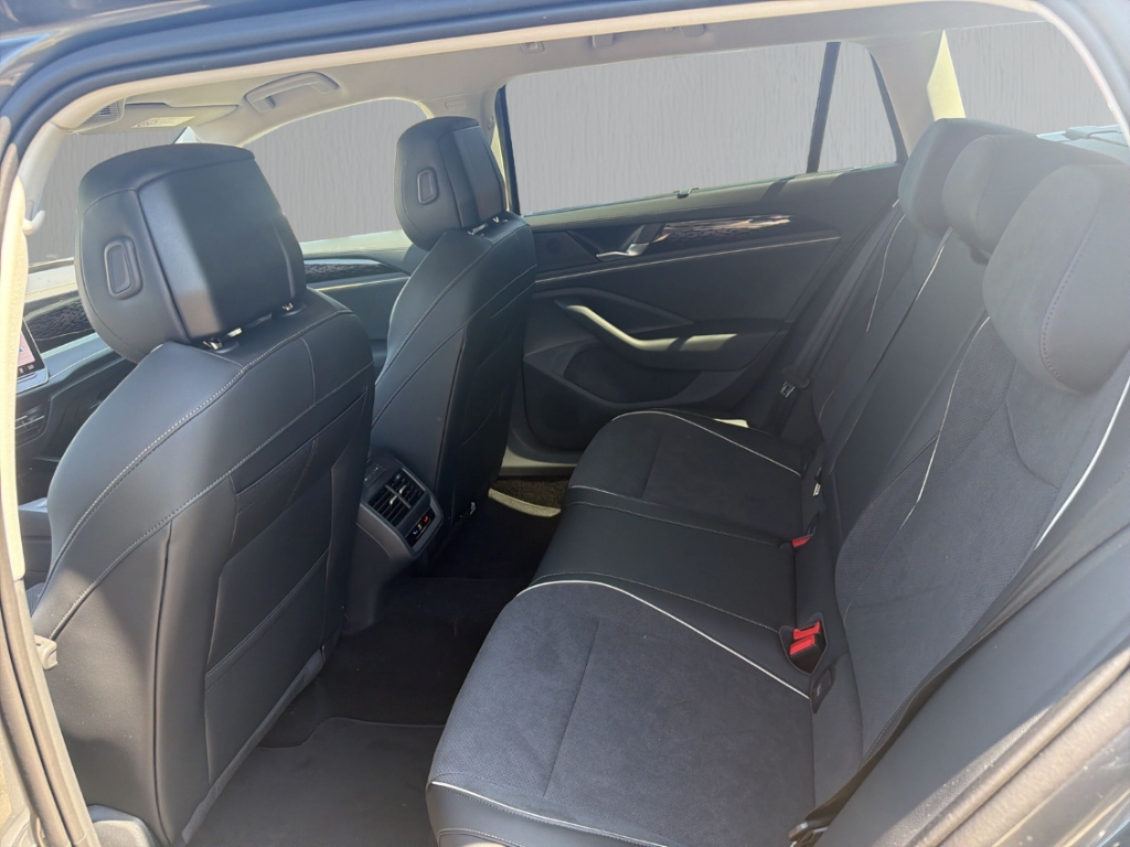 Fahrzeugabbildung Volkswagen Passat Variant 2.0 TDI DSG Elegance AHK Business IQ.DRIVE