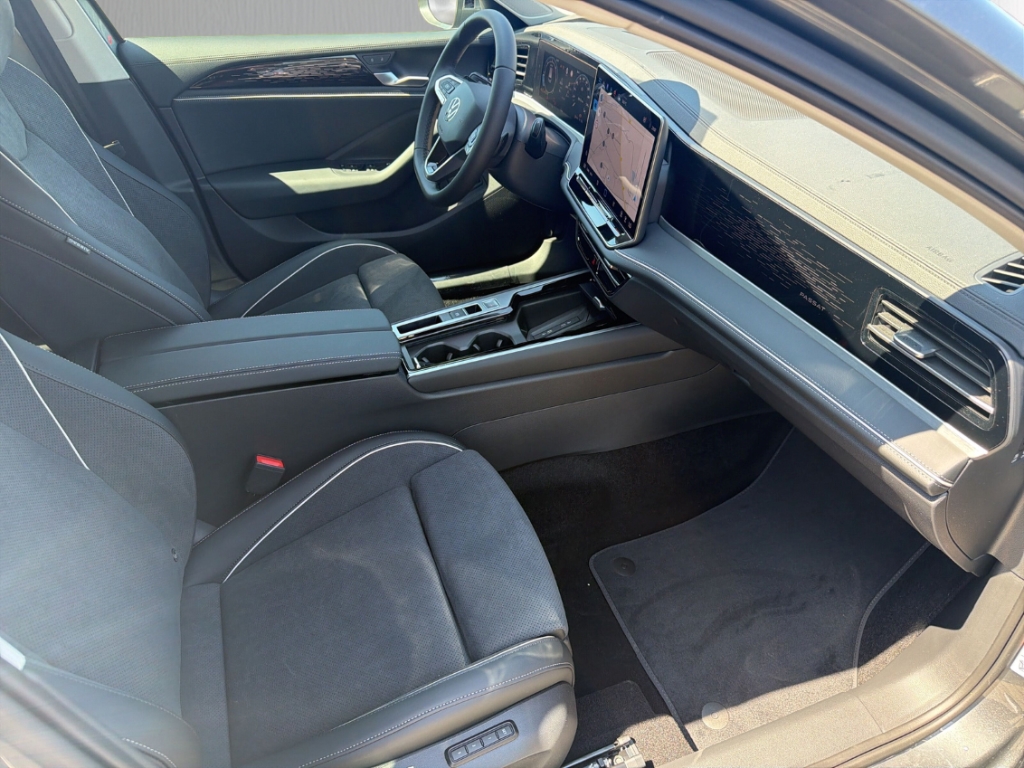 Fahrzeugabbildung Volkswagen Passat Variant 2.0 TDI DSG Elegance AHK Business IQ.DRIVE