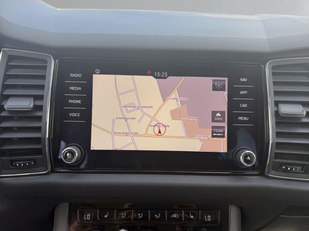 Fahrzeugabbildung SKODA Kodiaq 4x4 2.0 TDI Style DSG RFK SHZ AHK LED ACC Navi Leder Memory Sitze
