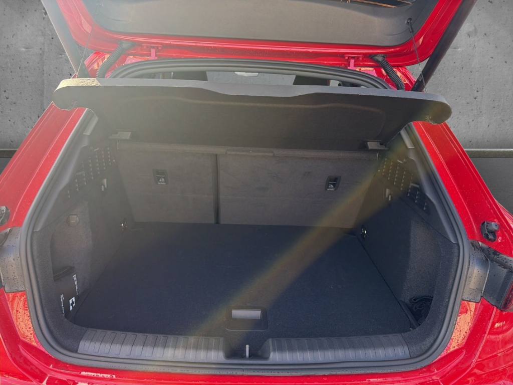 Fahrzeugabbildung Audi A3 Sportback 1.5 TFSI S Line R-Kamera Navi LED SHZ