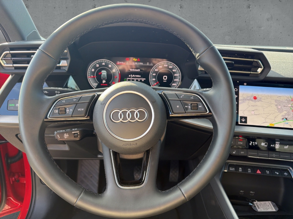 Fahrzeugabbildung Audi A3 Sportback 1.5 TFSI S Line R-Kamera Navi LED SHZ