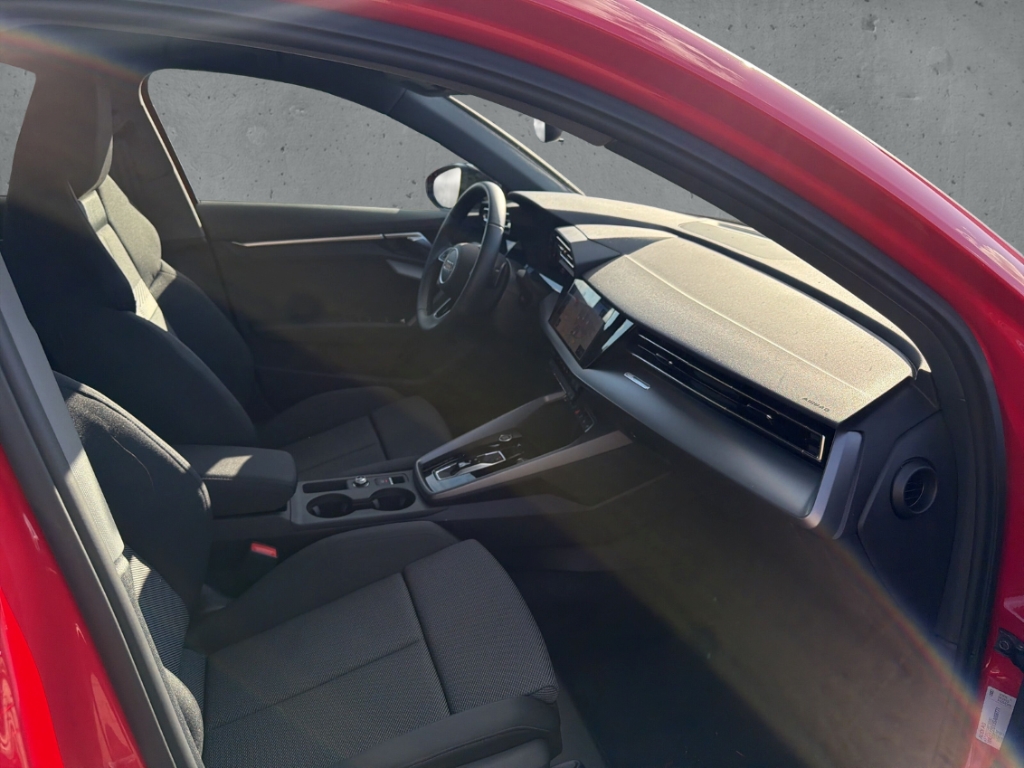 Fahrzeugabbildung Audi A3 Sportback 1.5 TFSI S Line R-Kamera Navi LED SHZ