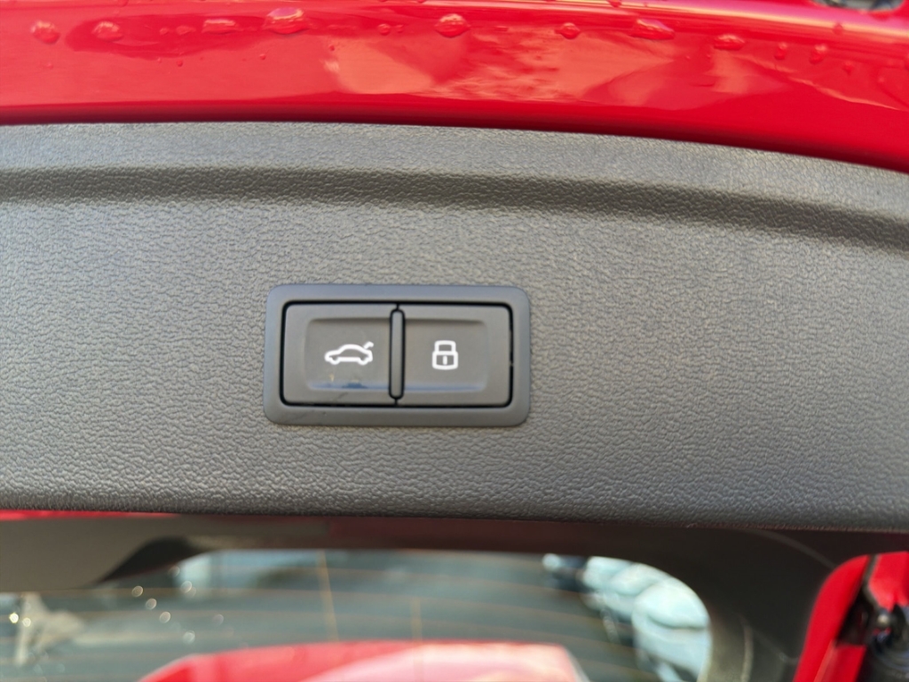 Fahrzeugabbildung Audi A3 Sportback 1.5 TFSI S Line R-Kamera Navi LED SHZ