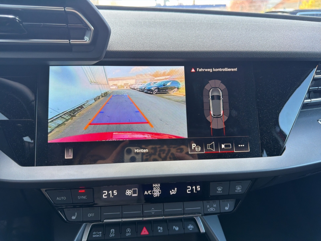 Fahrzeugabbildung Audi A3 Sportback 1.5 TFSI S Line R-Kamera Navi LED SHZ