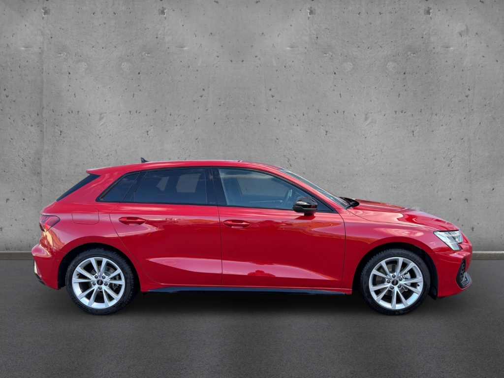 Fahrzeugabbildung Audi A3 Sportback 1.5 TFSI S Line R-Kamera Navi LED SHZ