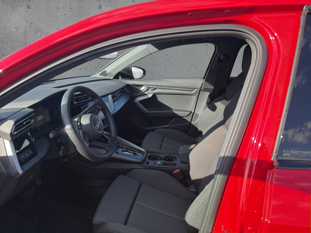 Fahrzeugabbildung Audi A3 Sportback 1.5 TFSI S Line R-Kamera Navi LED SHZ