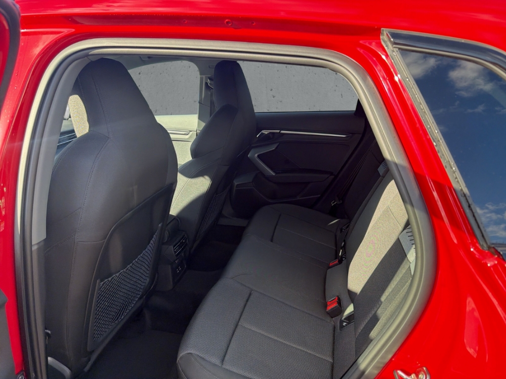 Fahrzeugabbildung Audi A3 Sportback 1.5 TFSI S Line R-Kamera Navi LED SHZ