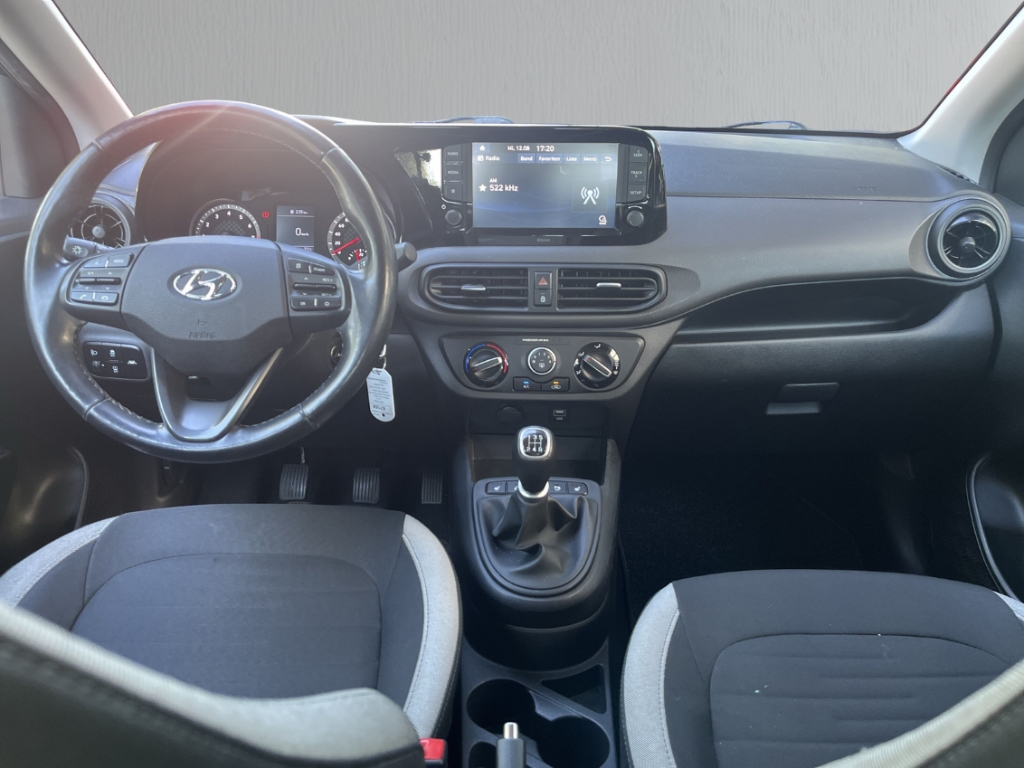 Fahrzeugabbildung Hyundai i10 Trend 1.2 TREND Komfortpaket SHZ Rückfahrkamera Bluetooth