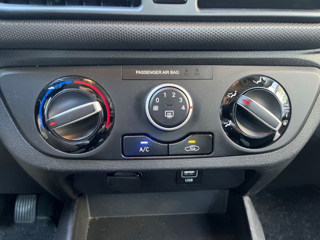 Fahrzeugabbildung Hyundai i10 Trend 1.2 TREND Komfortpaket SHZ Rückfahrkamera Bluetooth