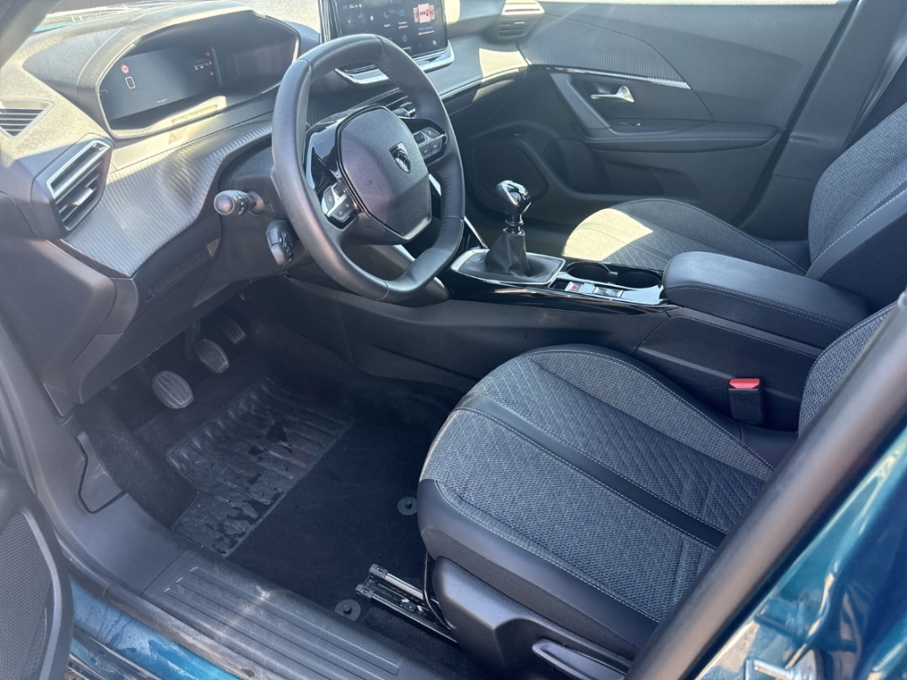 Fahrzeugabbildung Peugeot 2008 Allure LED PDC Kamera Alu 17