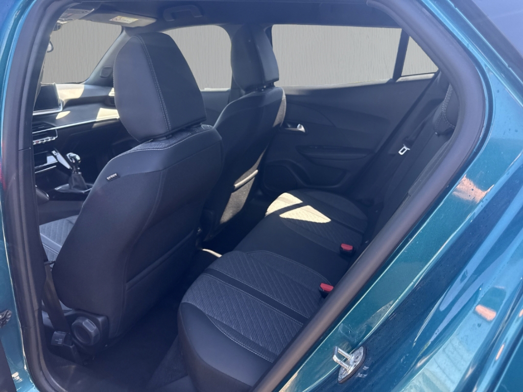 Fahrzeugabbildung Peugeot 2008 Allure LED PDC Kamera Alu 17