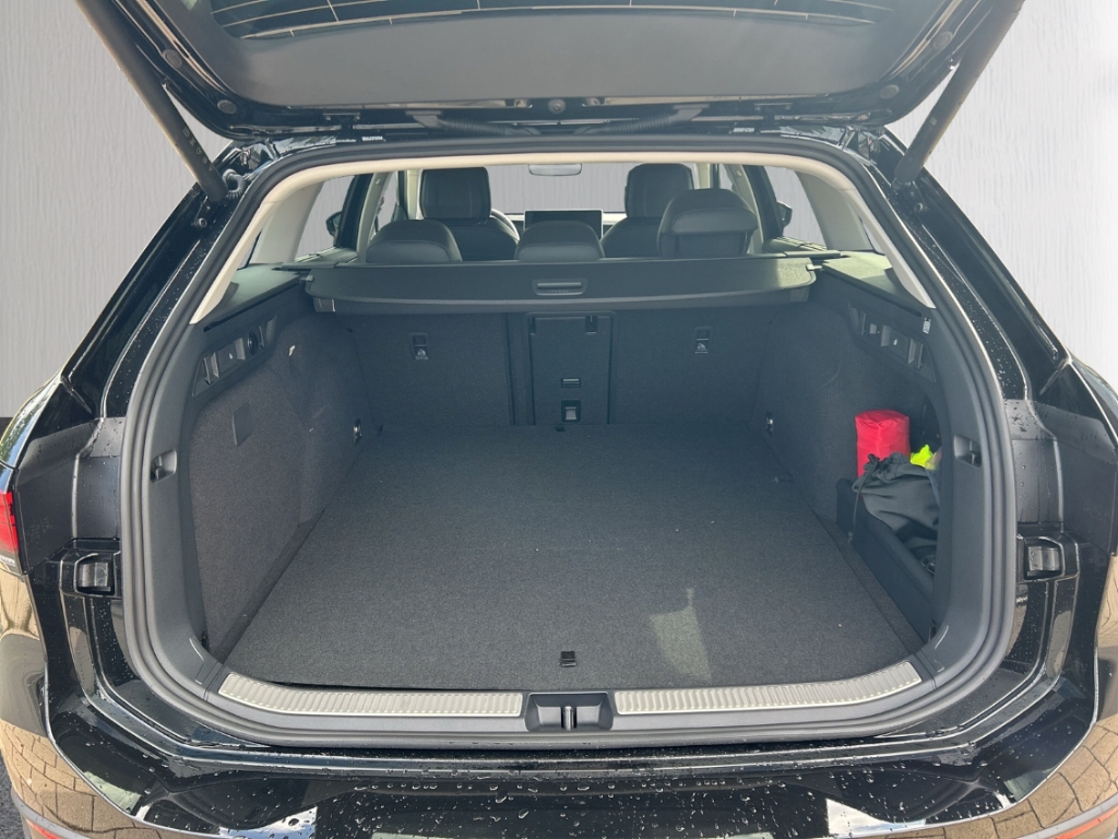 Fahrzeugabbildung Volkswagen Passat Variant 1.5 eHybrid DSG Business AHK NAVI