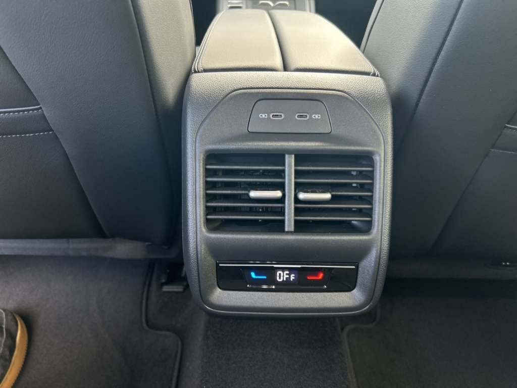 Fahrzeugabbildung Volkswagen Passat Variant 1.5 eHybrid DSG Business AHK NAVI