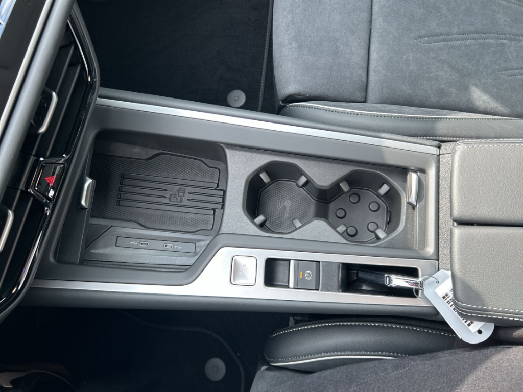 Fahrzeugabbildung Volkswagen Passat Variant 1.5 eHybrid DSG Business AHK NAVI