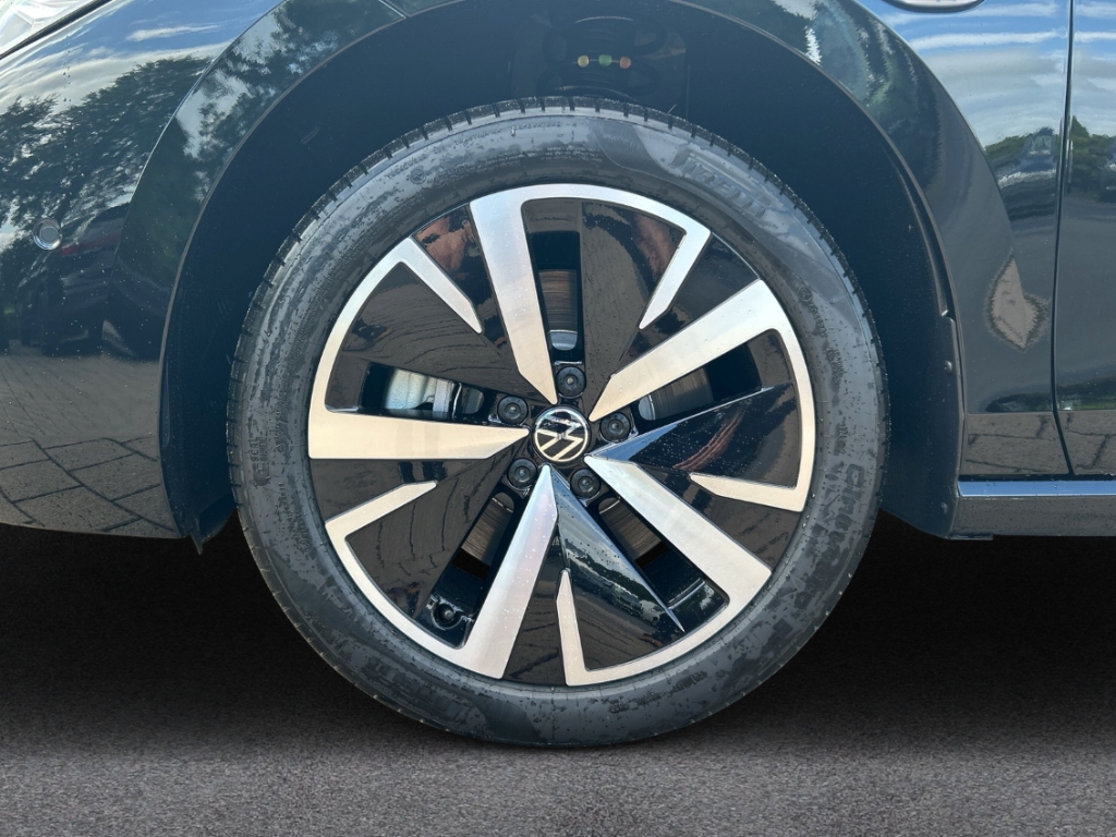 Fahrzeugabbildung Volkswagen Passat Variant 1.5 eHybrid DSG Business AHK NAVI