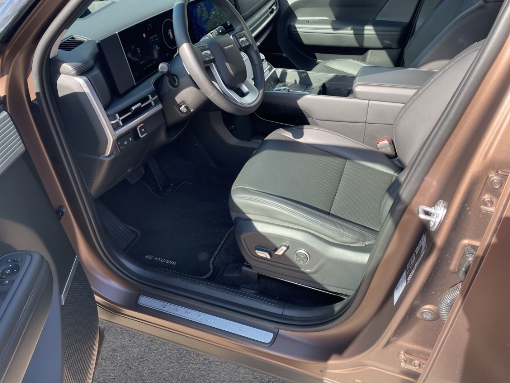 Fahrzeugabbildung Hyundai SANTA FE HEV MY25 1.6 AT 4WD Signature Komf Tech 5-Sitz Navi Leder Digitales Cockpit