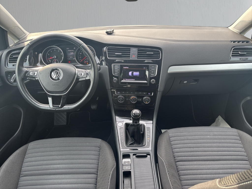 Fahrzeugabbildung Volkswagen Golf VII 1.2 TSI Cup Klimaauto AHK SHZ PDC Allwetter