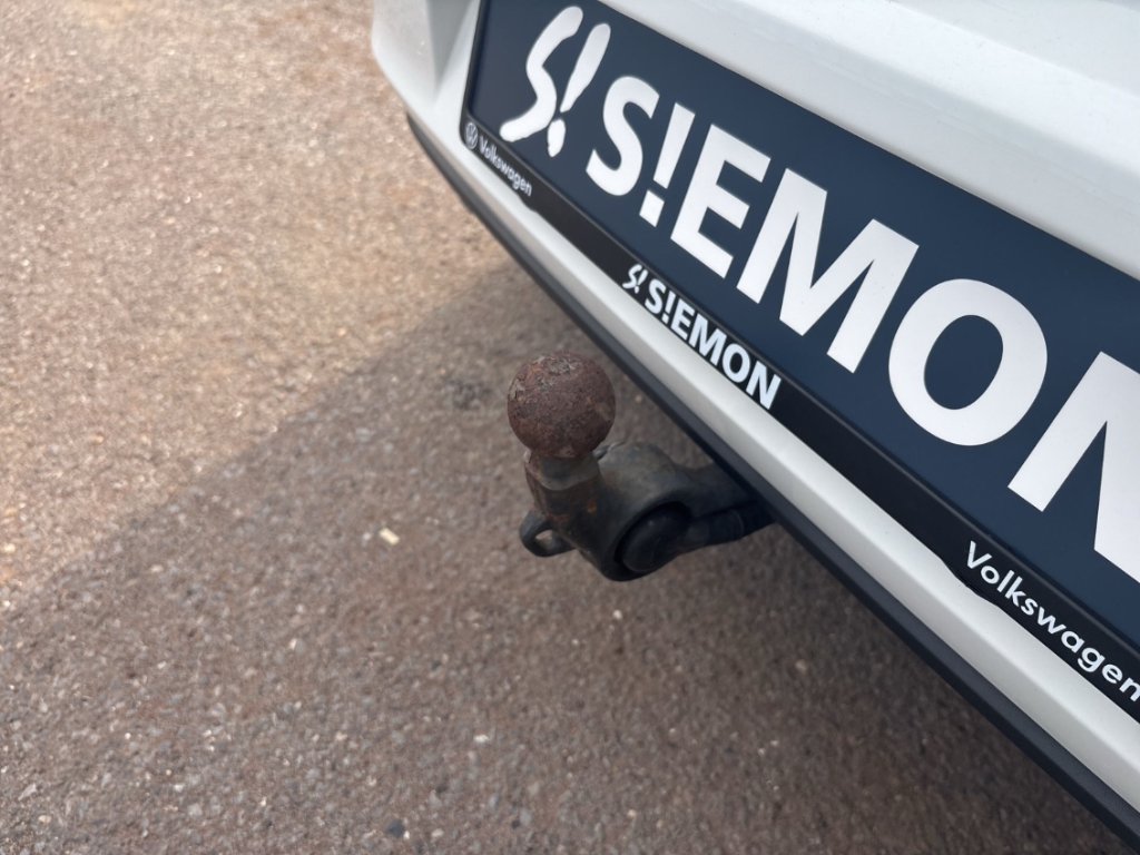 Fahrzeugabbildung Volkswagen Golf VII 1.2 TSI Cup Klimaauto AHK SHZ PDC Allwetter