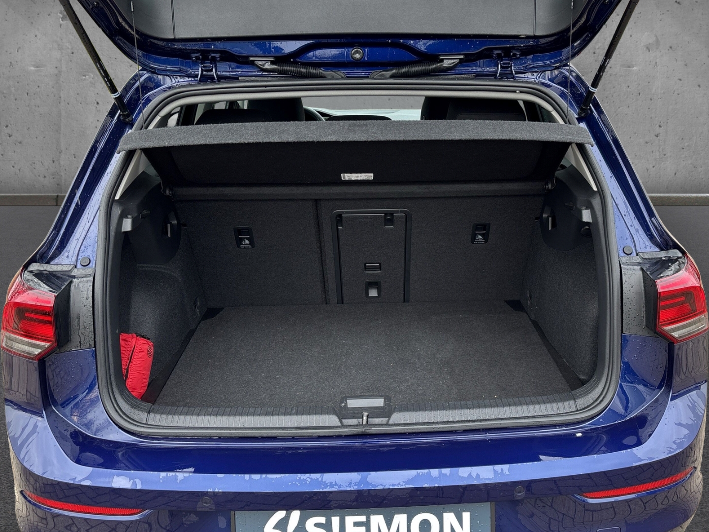 Fahrzeugabbildung Volkswagen Golf VIII Life 1.0 TSI LED SHZ ACC PDC Navi Alu