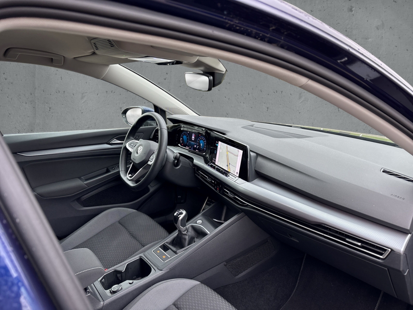 Fahrzeugabbildung Volkswagen Golf VIII Life 1.0 TSI LED SHZ ACC PDC Navi Alu