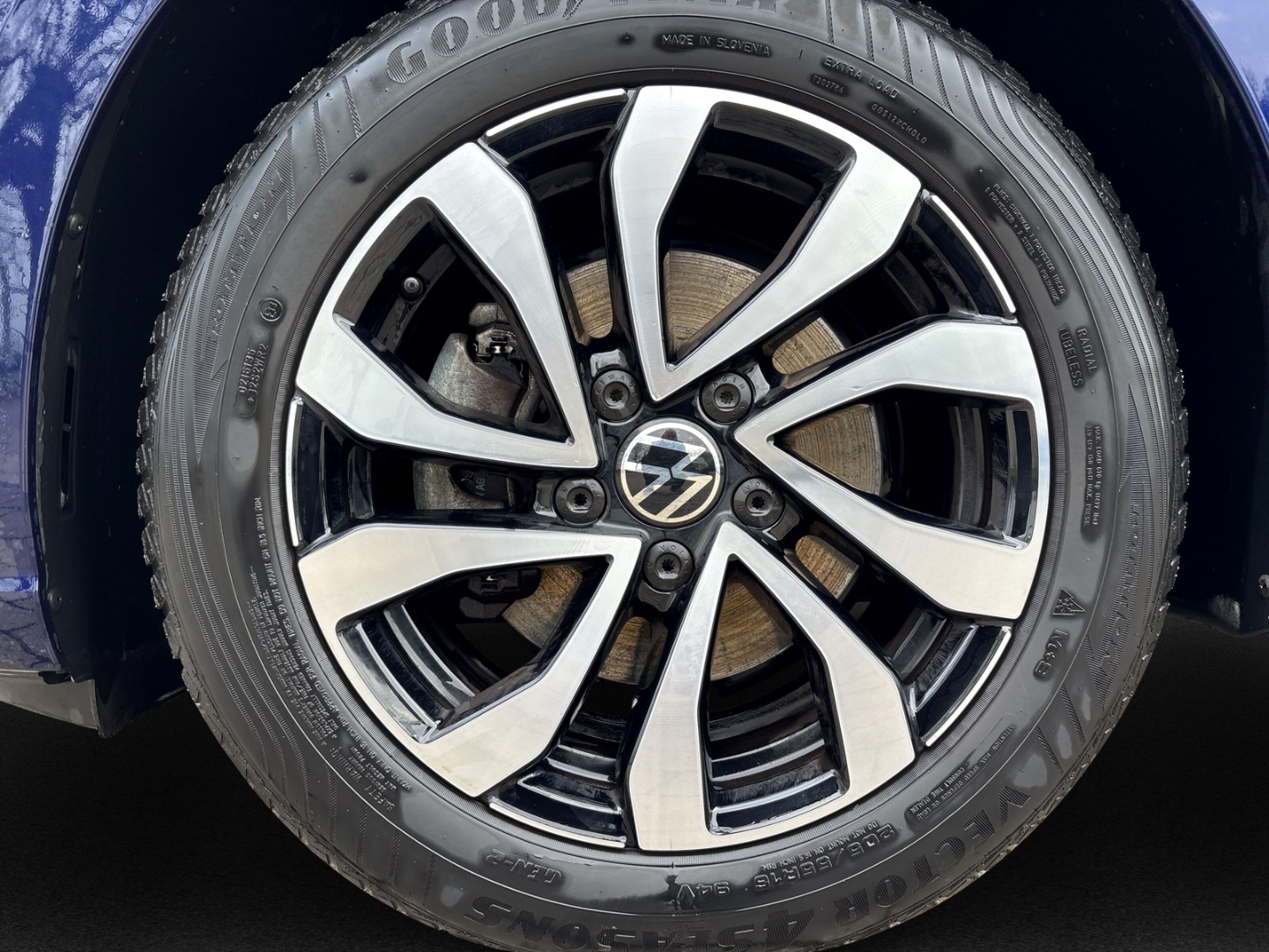 Fahrzeugabbildung Volkswagen Golf VIII Life 1.0 TSI LED SHZ ACC PDC Navi Alu