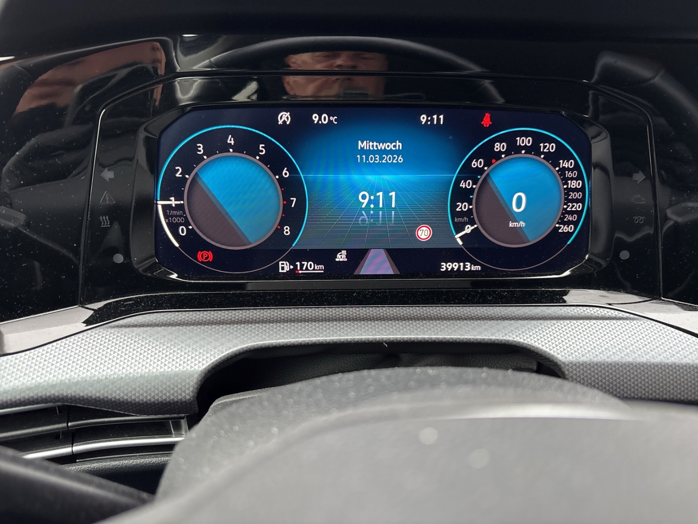 Fahrzeugabbildung Volkswagen Golf VIII Life 1.0 TSI LED SHZ ACC PDC Navi Alu