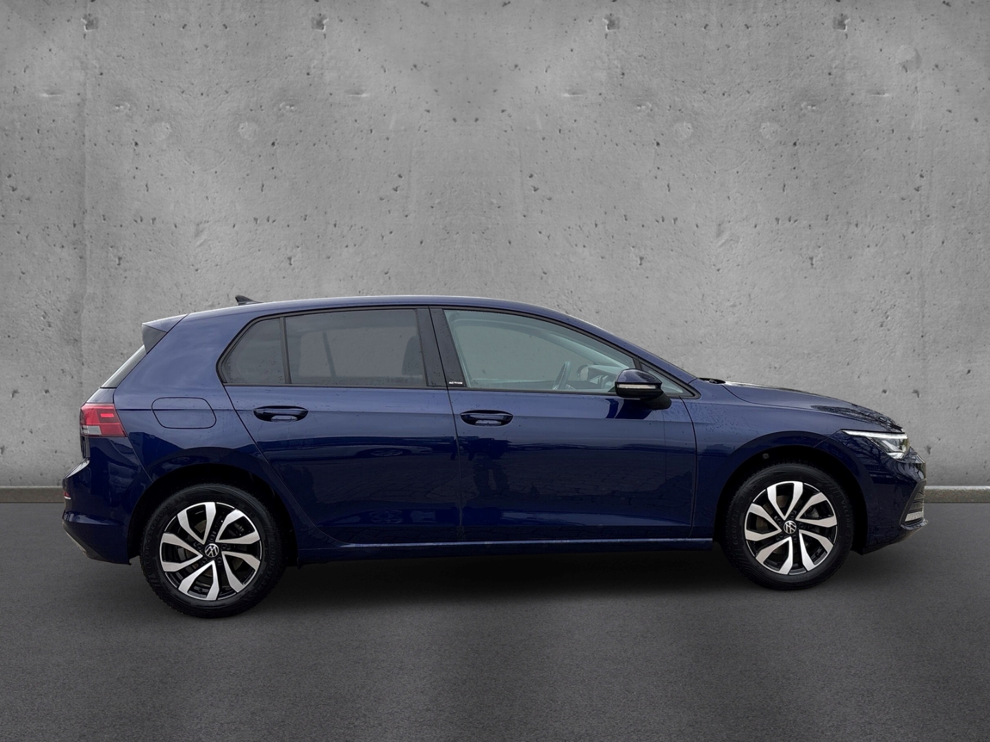 Fahrzeugabbildung Volkswagen Golf VIII Life 1.0 TSI LED SHZ ACC PDC Navi Alu