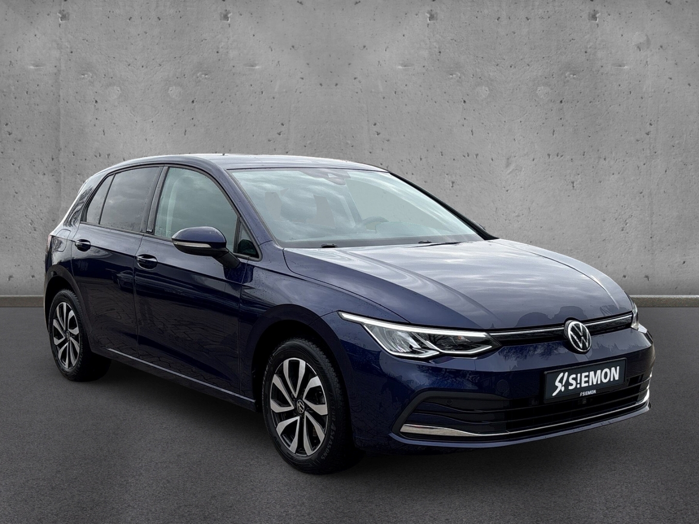 Fahrzeugabbildung Volkswagen Golf VIII Life 1.0 TSI LED SHZ ACC PDC Navi Alu