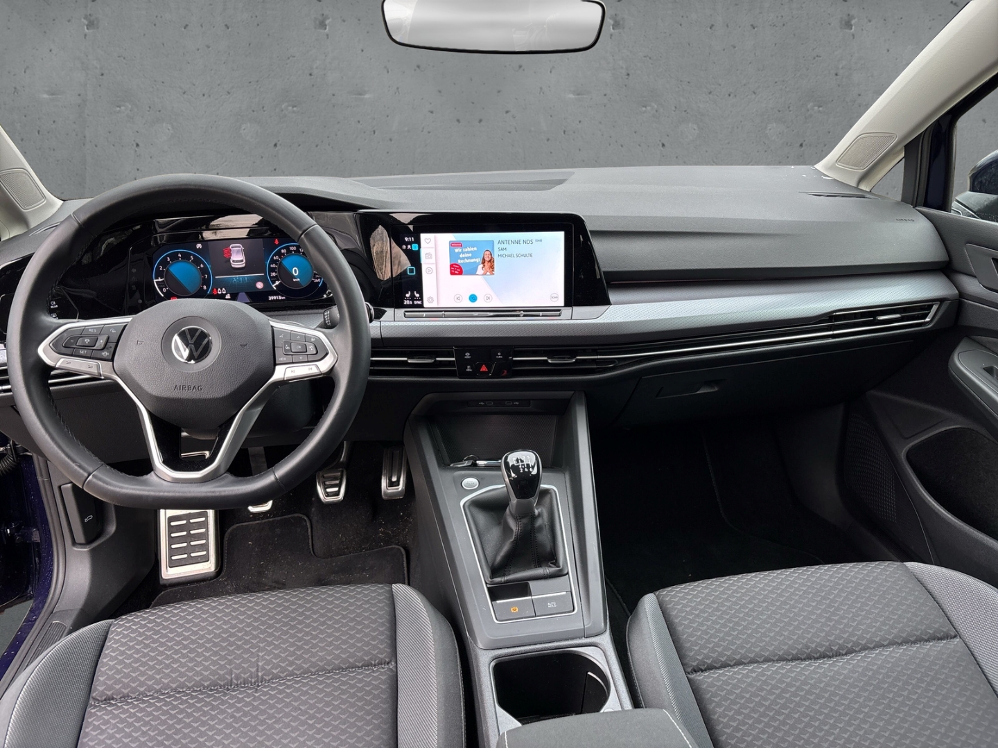 Fahrzeugabbildung Volkswagen Golf VIII Life 1.0 TSI LED SHZ ACC PDC Navi Alu