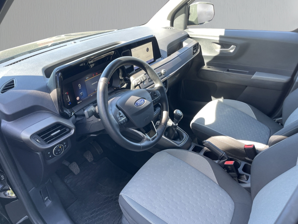 Fahrzeugabbildung Ford Tourneo Courier Titanium AHK AAC LM17 Winterpak. LED TFL