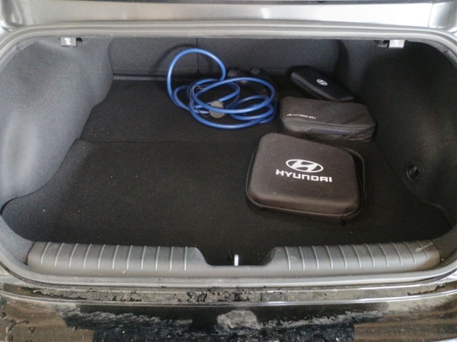 Fahrzeugabbildung Hyundai IONIQ 6 77,4kWh 2WD UNIQ Digi-Spiegel HUD Navi Digitales Cockpit Memory Sitze Soundsystem