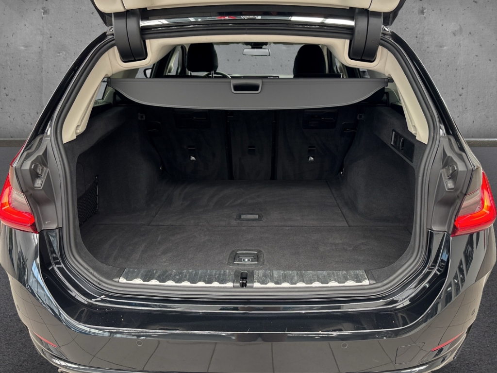 Fahrzeugabbildung BMW 318 i Touring SHZ LED NAVI DIGICOCKP RFK LM