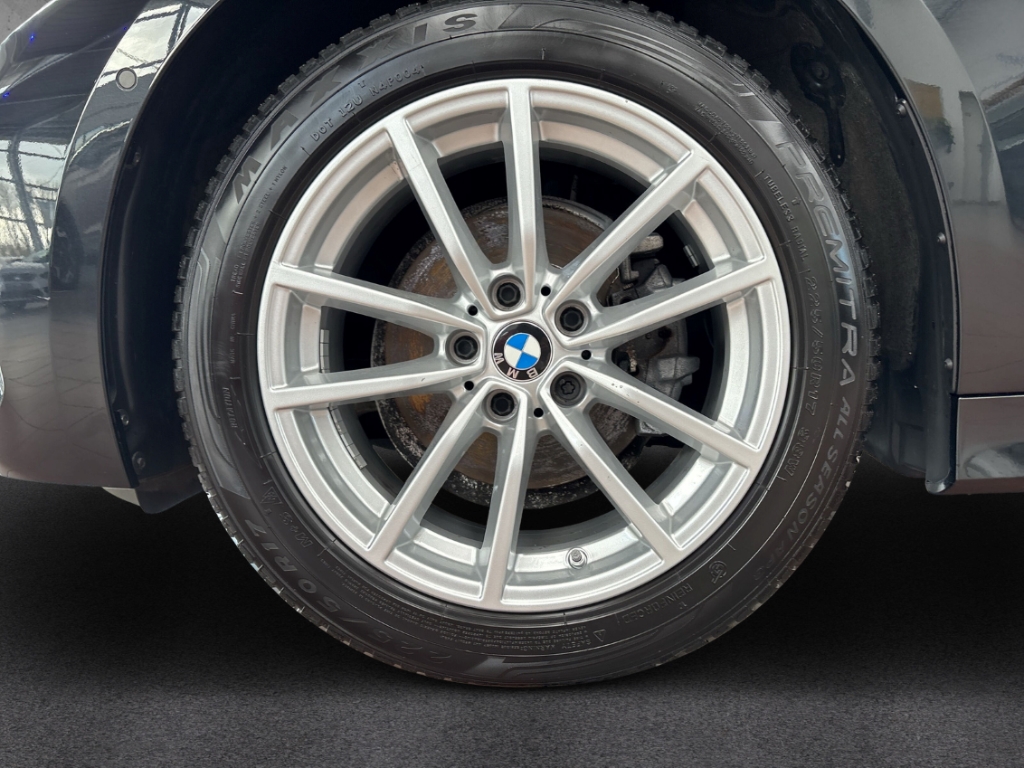 Fahrzeugabbildung BMW 318 i Touring SHZ LED NAVI DIGICOCKP RFK LM