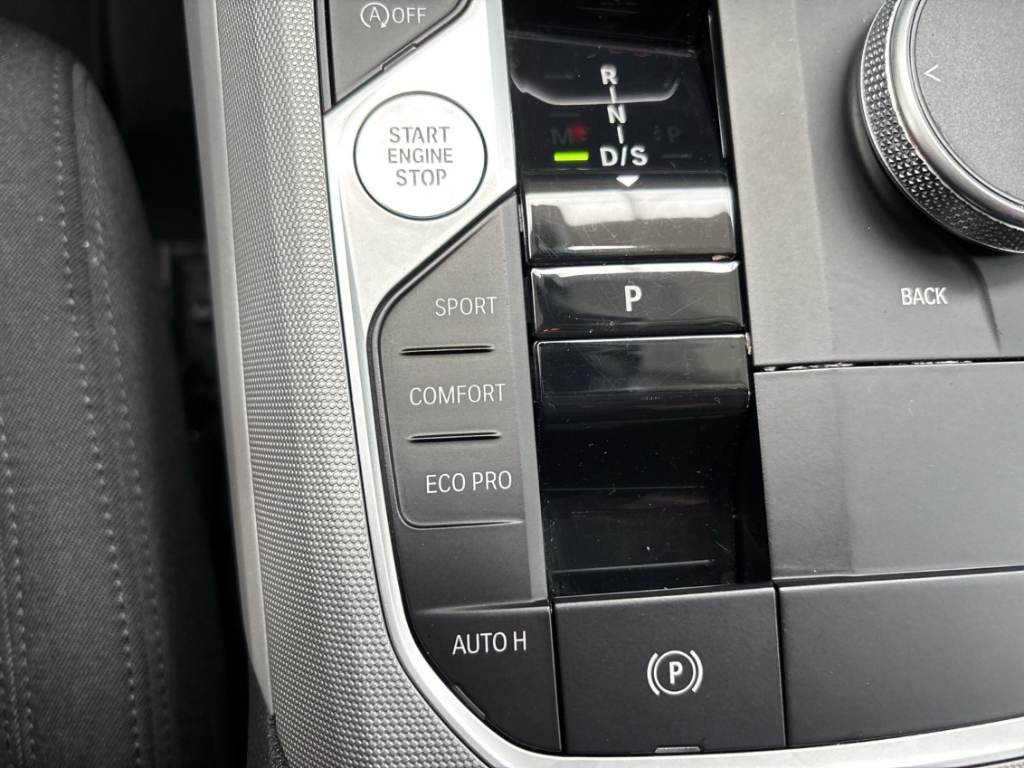 Fahrzeugabbildung BMW 318 i Touring SHZ LED NAVI DIGICOCKP RFK LM