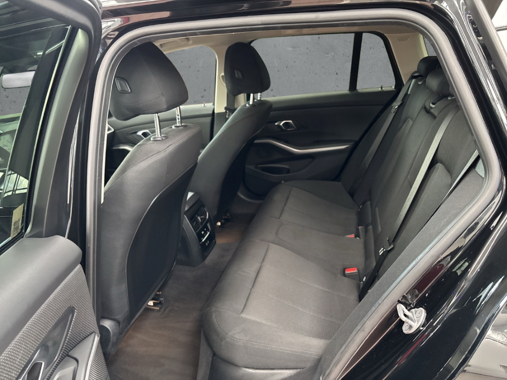 Fahrzeugabbildung BMW 318 i Touring SHZ LED NAVI DIGICOCKP RFK LM