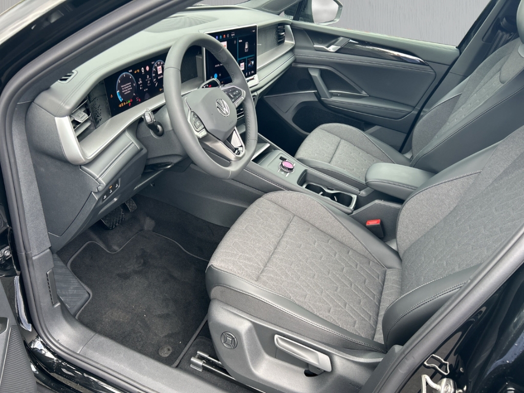 Fahrzeugabbildung Volkswagen Tayron 2.0 TDI DSG Life ACC PDCv+h LED Navi AHK Color